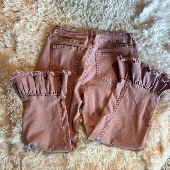 Cato Dusty Rose Pink Ruffled Capri Jeans | Cropped Fit | Size 8 - Picture 3 of 8